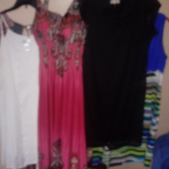 LADIES DRESSES AND SHOES MEN'S SHIRTS AND SHORTS - Picture 8 of 8